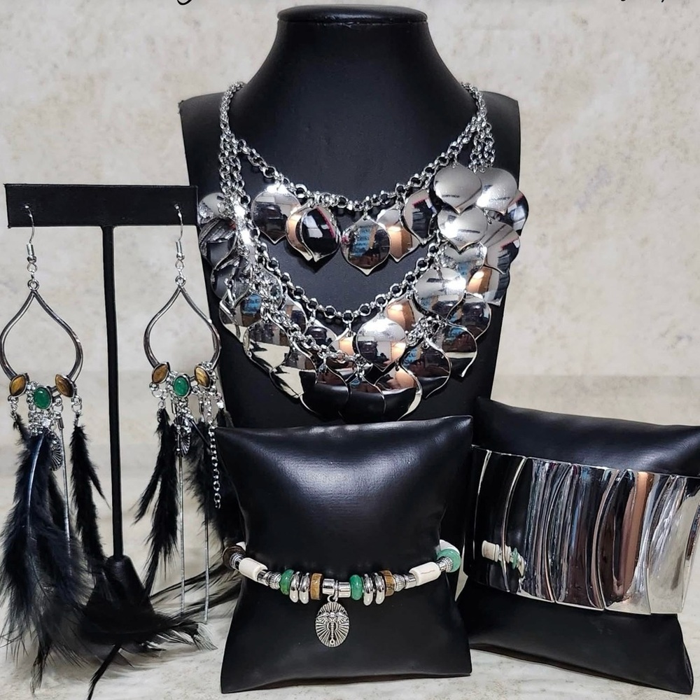 Intrepid Icon Jewelry set